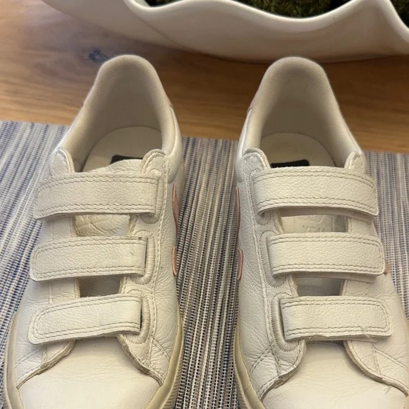 Veja Recife Women’s White and Pink Velcro Sneakers US 6/ Euro 37 - Picture 3 of 10